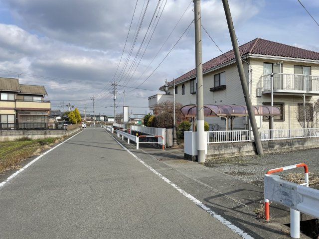 藤岡市上戸塚　中古一戸建ての前面道路含む現地写真|前面道路含む現地写真です