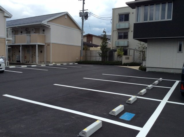 フォーブール馬場町の駐車場