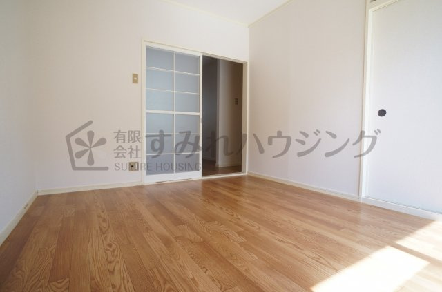 サンハイツ実穂の洋室|参考、同建物・反転間取りの号室