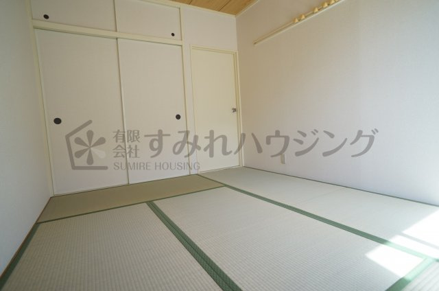 サンハイツ実穂の和室|参考、同建物・反転間取りの号室