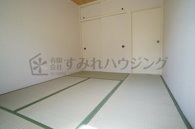 サンハイツ実穂の和室|参考、同建物・反転間取りの号室