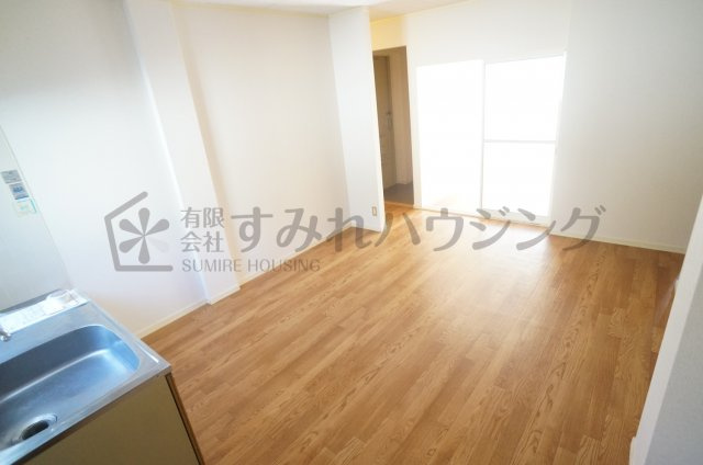 サンハイツ実穂の居間・リビング|参考、同建物・反転間取りの号室