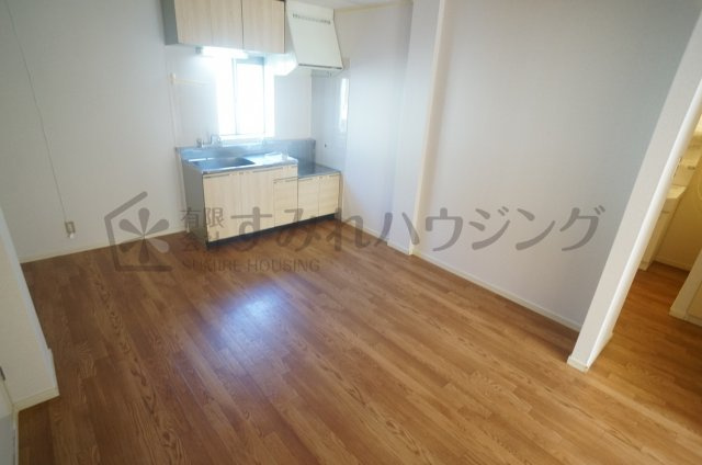 サンハイツ実穂の居間・リビング|参考、同建物・反転間取りの号室