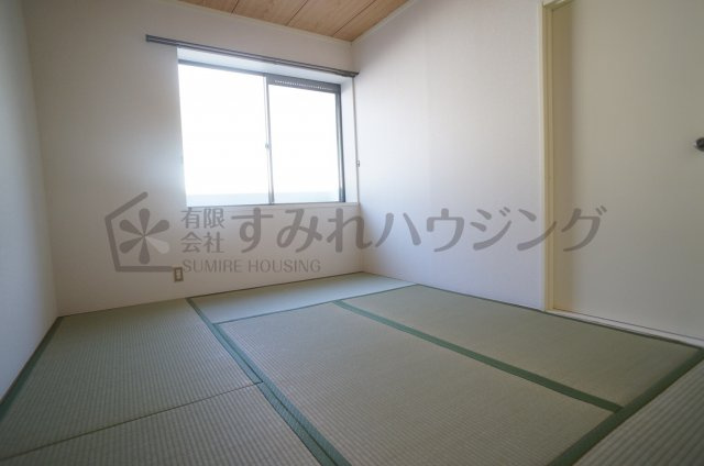 サンハイツ実穂の和室|参考、同建物・反転間取りの号室