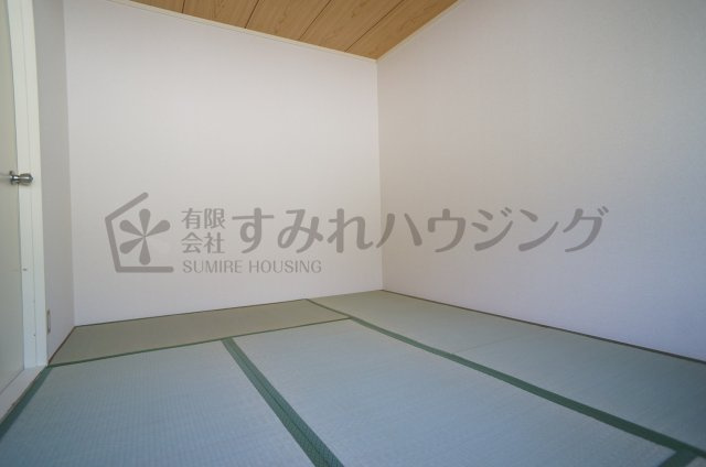 サンハイツ実穂の和室|参考、同建物・反転間取りの号室