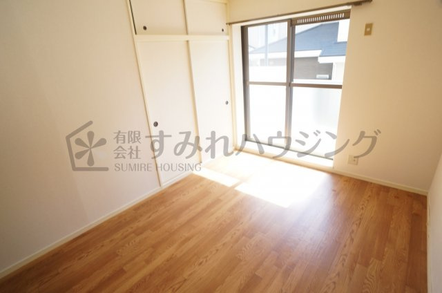 サンハイツ実穂の洋室|参考、同建物・反転間取りの号室