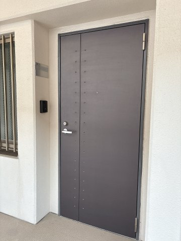 キャッスル常滑　南棟の玄関