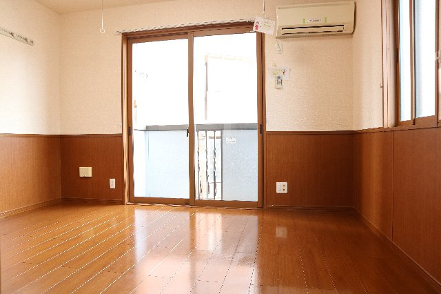 【洋室】 | ドルチェA | 2面採光で風通しもいいですよ