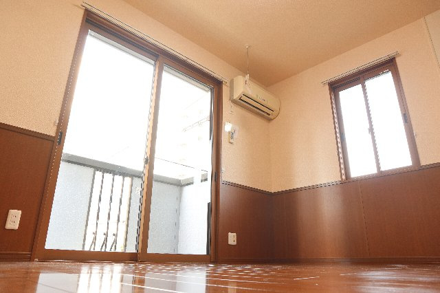 【居間・リビング】 | ドルチェA | 陽当たり良好のお部屋です