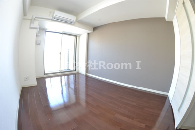 【寝室】 | プランドール大手前レジデンス | 広くて明るい寝室
反転