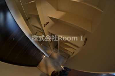 【玄関】 | プランドール大手前レジデンス | 明るい玄関です
反転