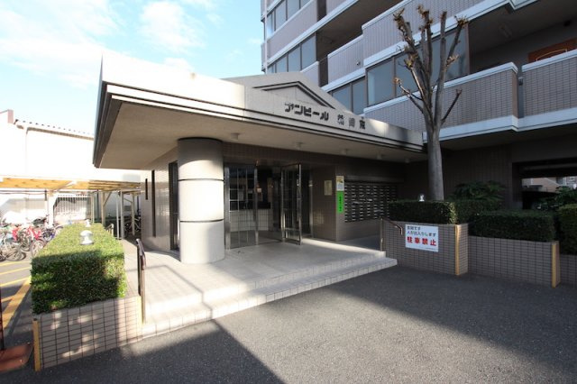 アンピール箱崎東のエントランス