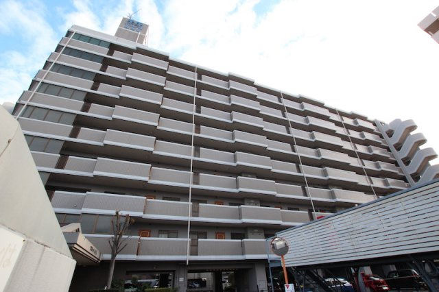 アンピール箱崎東の外観