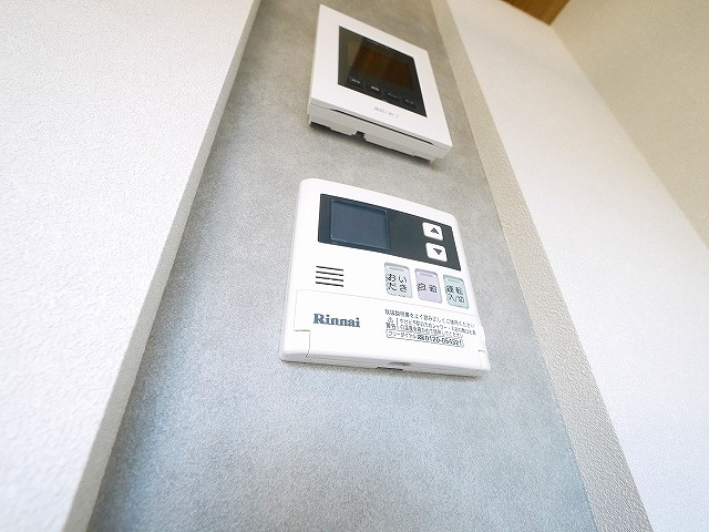 メゾンソワニエＢ棟の玄関|収納もある玄関です