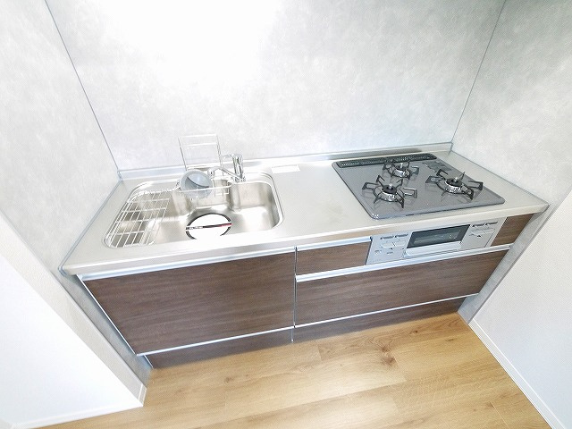 メゾンソワニエＢ棟のキッチン|コンパクトなキッチンで掃除もラクラク
