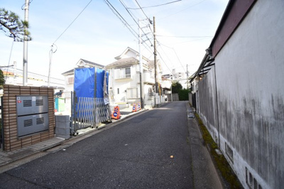 【前面道路含む現地写真】 | 練馬区南大泉第25期　3号棟 | 前面道路　4ｍ私道