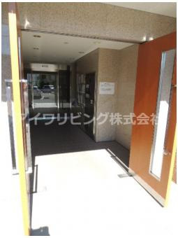 多摩市一ノ宮３丁目の賃貸マンションのエントランス|【ホーム・ベース】