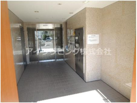 多摩市一ノ宮３丁目の賃貸マンションのエントランス|【ホーム・ベース】