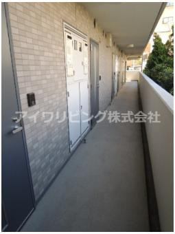多摩市一ノ宮３丁目の賃貸マンションのその他共用部分|共用廊下【ホーム・ベース】