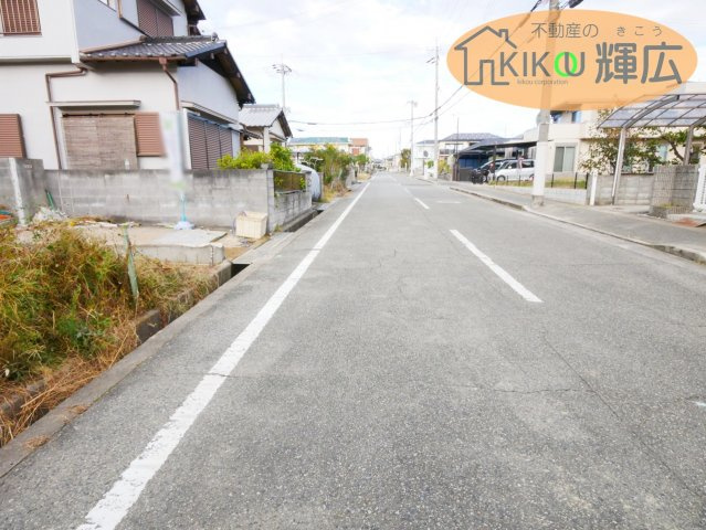 【前面道路含む現地写真】 | 明石市大久保町谷八木　土地 | 間口は狭いですが、前面道路幅員が広いです。