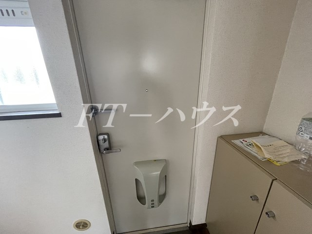 ヒルズミヤマの玄関