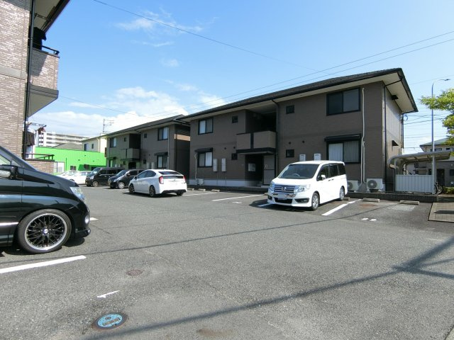 ブラゾーネ　B棟の駐車場