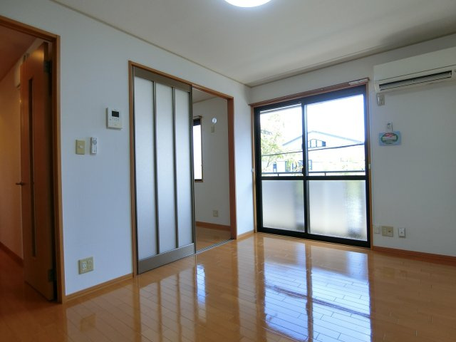 ブラゾーネ　B棟の居間・リビング