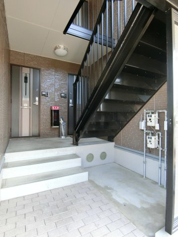 ブラゾーネ　B棟のエントランス