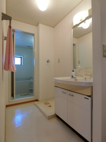 ブラゾーネ　B棟の洗面所