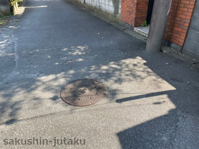 鷺沼２丁目　売地の前面道路含む現地写真|鷺沼2丁目　売地　古家あり　建築条件なし　地積は丁度いい４０．９坪　アパート用地としてもお薦め