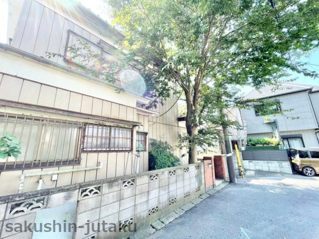 鷺沼２丁目　売地の外観|京成津田沼駅徒歩８分　新津田沼駅徒歩１７分　JR津田沼駅徒歩１９分　第一種住居地域　建ぺい率・容積率：６０％・１６０％　がけ条例　水道引込費用かかります。