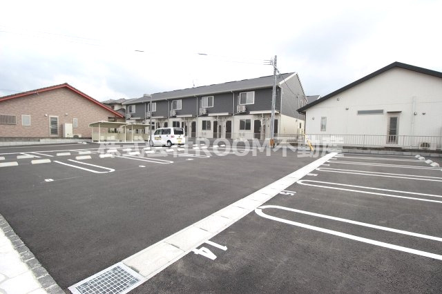 セジュールエクラ　A棟の駐車場|駐車場があるので、車を買う予定の方も安心です