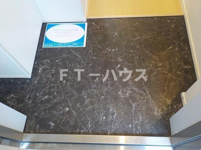 グレイスフロントの玄関