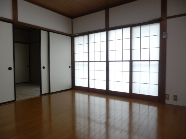 サンハイム荒楯の洋室