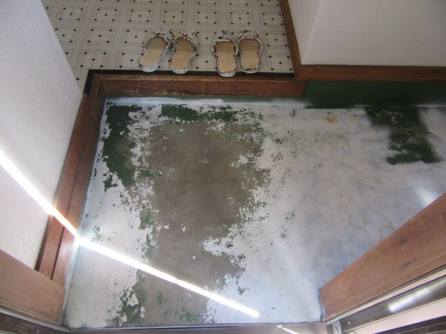 サンハイム荒楯の玄関