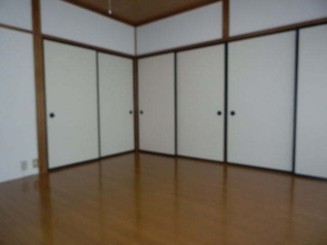 サンハイム荒楯の洋室