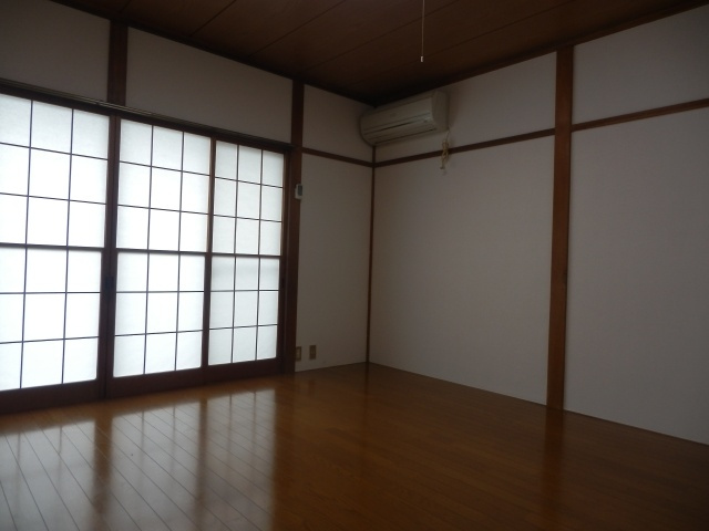 サンハイム荒楯の洋室