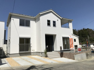 【外観】 | 白が印象的な外観