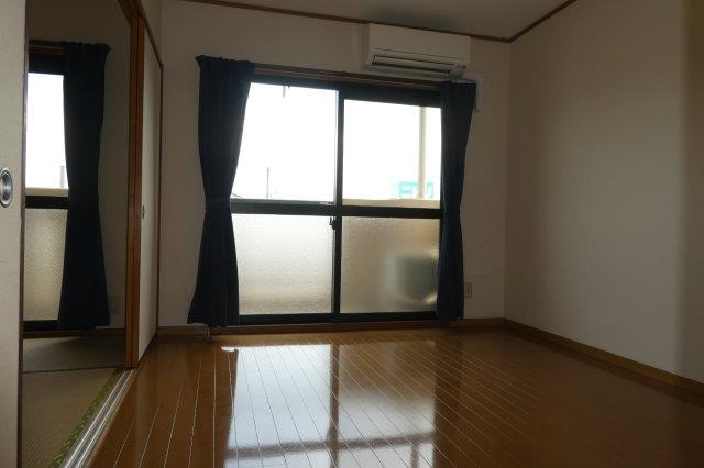 ファミーユＫ・Ａ・Ｙの居間・リビング|洋室