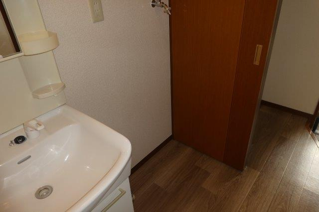 倉敷市大島のアパートのその他|洗濯機置き場
