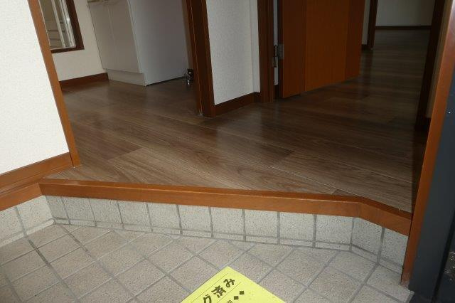 倉敷市大島のアパートの玄関