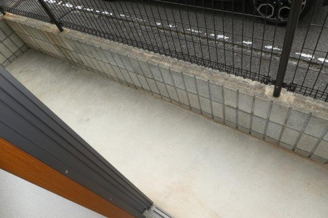 倉敷市大島のアパートのバルコニー