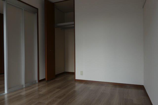 倉敷市大島のアパートの洋室