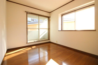 【洋室】 | 出窓のある洋室です
