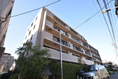 【外観】 | ハイホーム立川錦町弐番館 | 閑静な住宅地に佇むシックな外壁タイル張りのお洒落なマンション。
