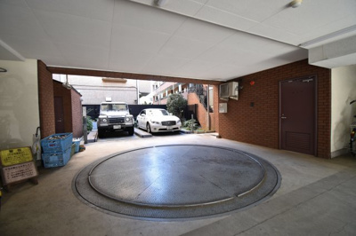 【駐車場】 | ラ・ベルドゥーレ田無 | 駅まで徒歩4分の、駐車場があるマンション。機械式なので駐車が苦手な方でも楽々です。