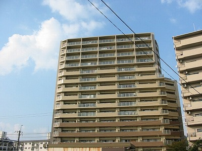 ローレルコート三田の外観