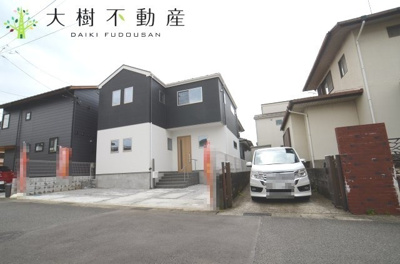 【前面道路含む現地写真】 | 海老名市国分寺台2丁目　新築戸建て　全1棟【仲介手数料無料】 | 前面道路約5.5ｍあるので駐車も楽々♪