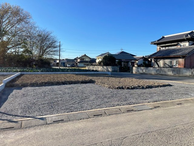 上里町七本木第3（全4棟）1号棟の前面道路含む現地写真|2021.12撮影