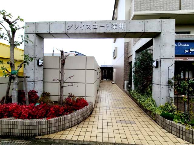 グレイスコート深井のエントランス